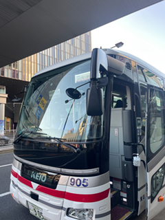 キッザニア東京ツアー バスの様子