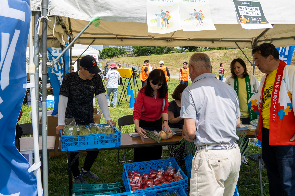 マルシェでの野菜販売