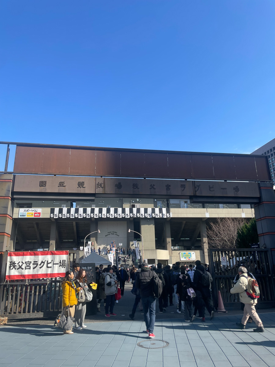 ラグビー観戦に集まった参加者の様子